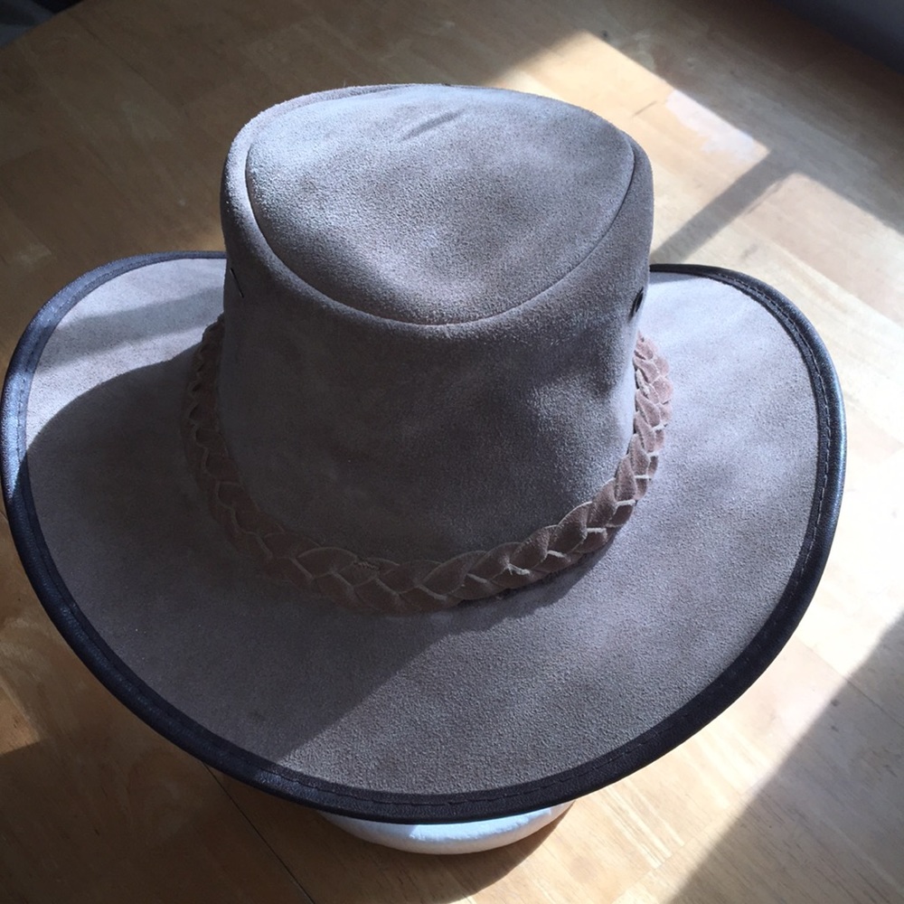 Minnetonka barmah style brown suede leather outback cap short brim hat
